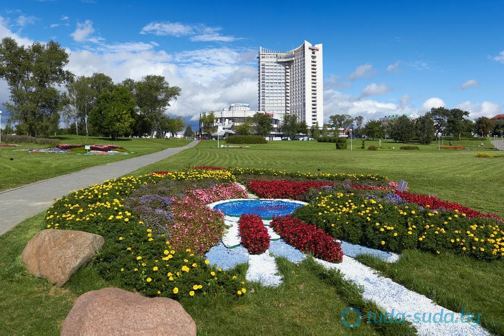 Слобода минский. Сквер Старостинская Слобода. Минск клумбы. Минск Слобода. Green Park Минск.