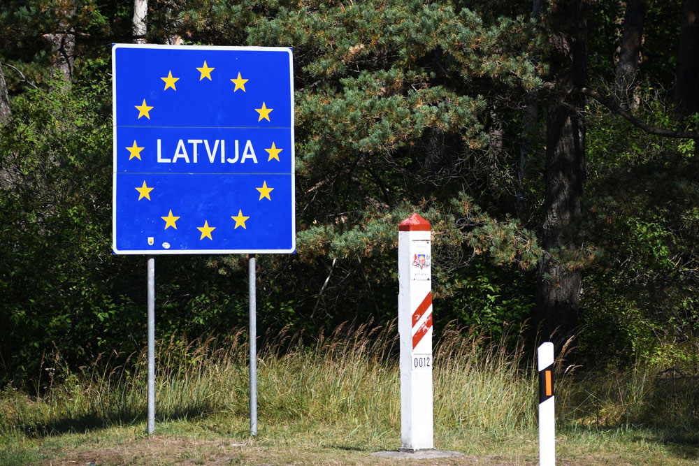 Латвия продлила запрет на выдачу виз белорусам Виза в Латвию